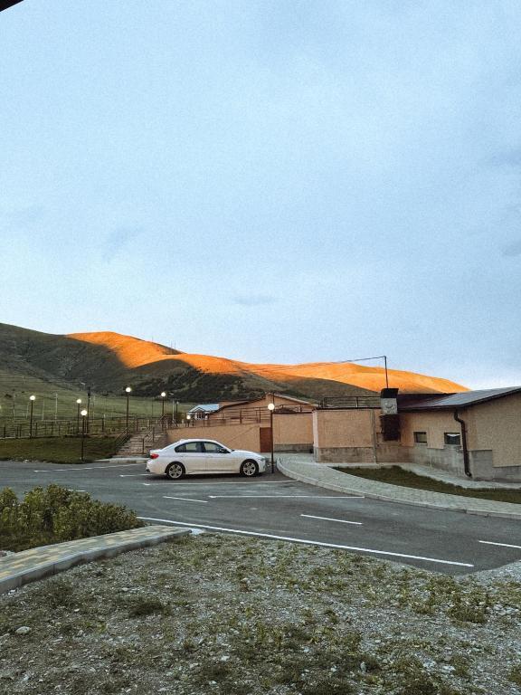 Resort exterior and parking
